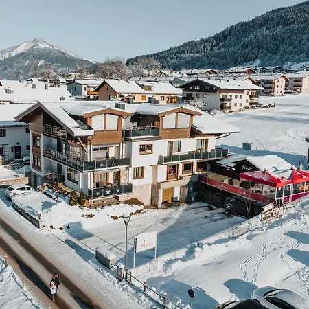 Aparthotel By Hofer - Ski-in Ski-out