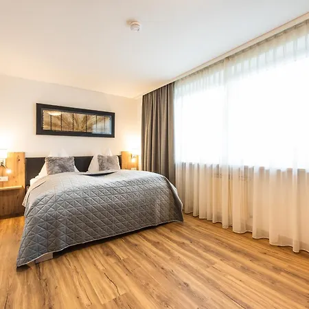 By Hofer - Lechnerberg In - Out 3*